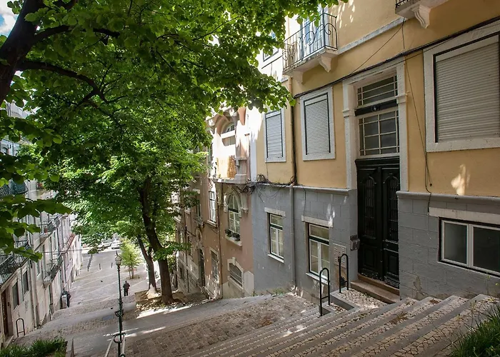 Baum Liverpooler Terrasse By Interhome * Lissabon