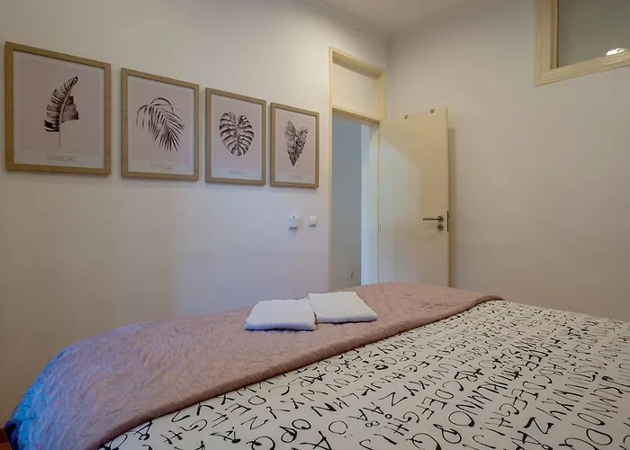 Baum Liverpooler Terrasse By Interhome * Lisbon